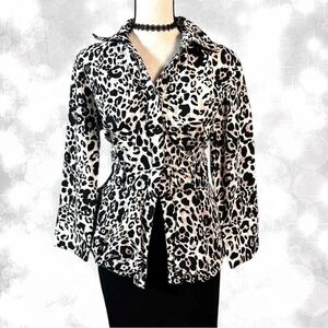 Harve Benard Sophisticated Animal Print Form Fitting Long Sleeve Button Up Top